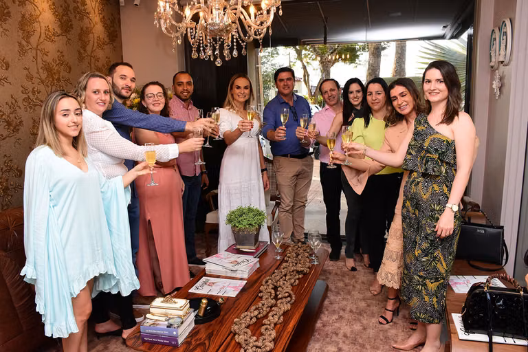 Juliana Saraiva recebe a 22ª edição da Revista Celebrar – foto 104