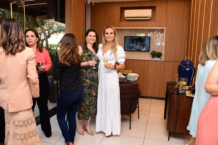 Juliana Saraiva recebe a 22ª edição da Revista Celebrar – foto 118