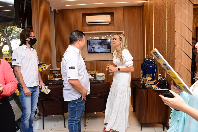 Juliana Saraiva recebe a 22ª edição da Revista Celebrar – foto 125