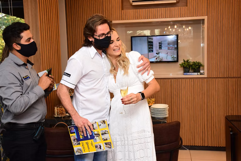Juliana Saraiva recebe a 22ª edição da Revista Celebrar – foto 128