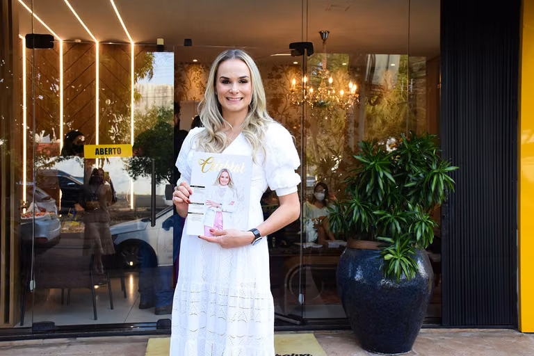 Juliana Saraiva recebe a 22ª edição da Revista Celebrar – foto 24