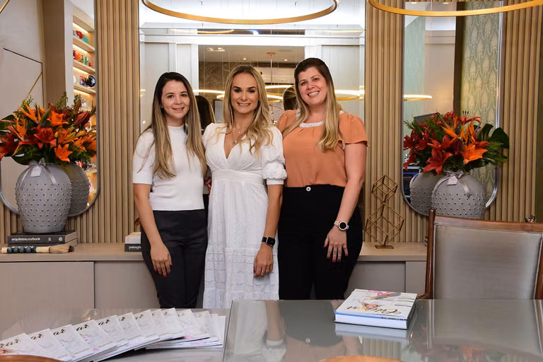 Juliana Saraiva recebe a 22ª edição da Revista Celebrar – foto 96