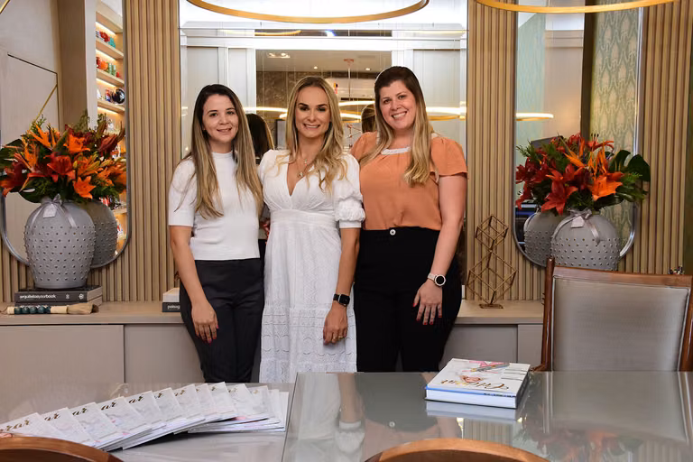 Juliana Saraiva recebe a 22ª edição da Revista Celebrar – foto 97