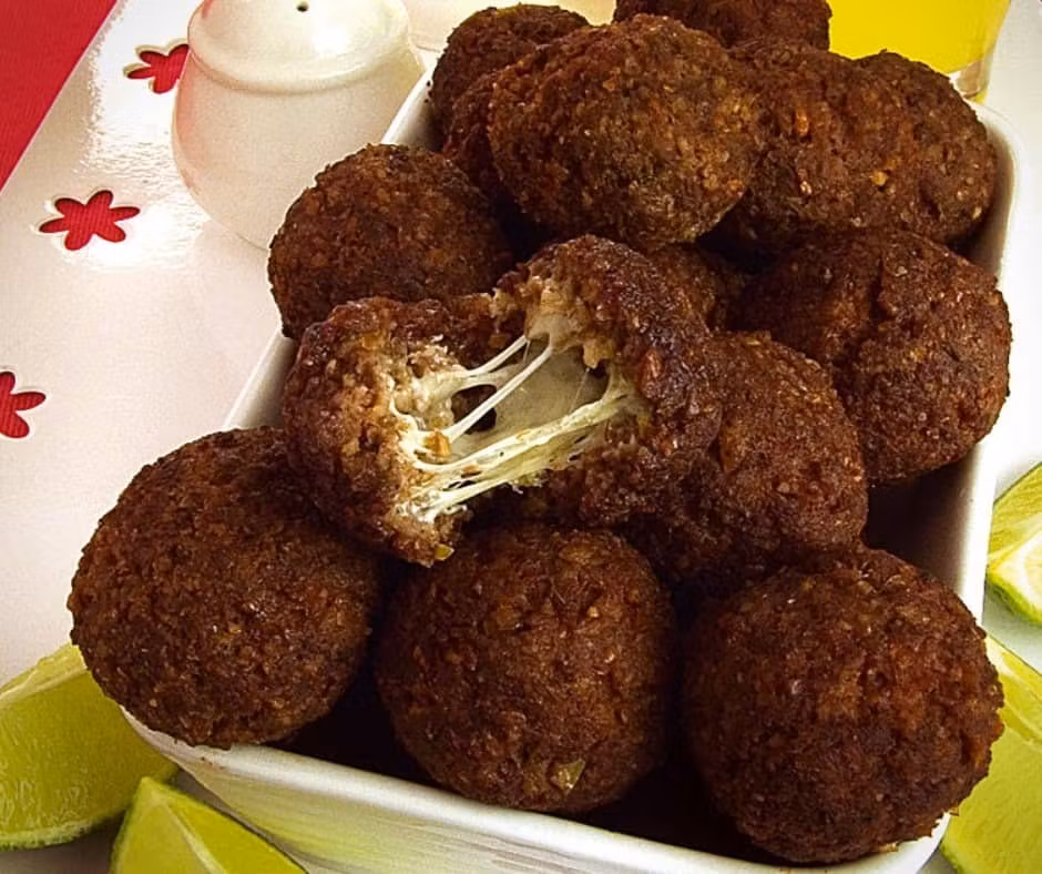 Bolinho de Carne com Queijo