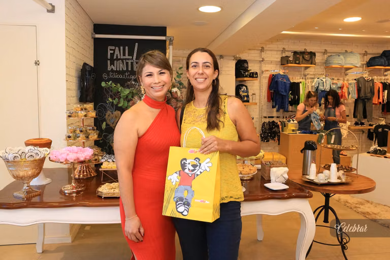 coquetel de lançamento lilica e tigor dourados – foto 104