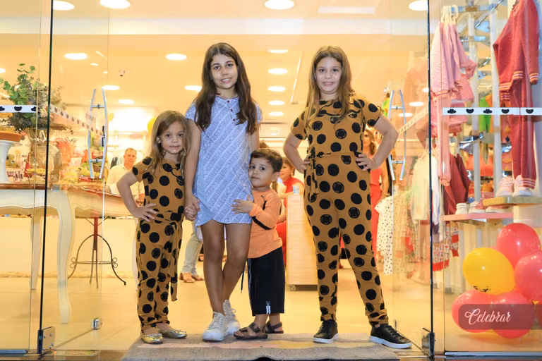coquetel de lançamento lilica e tigor dourados – foto 60