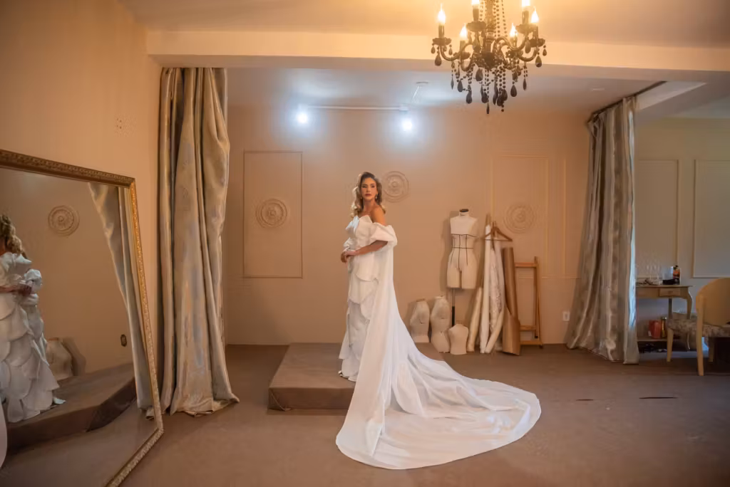 Conheça a coleção exclusiva de vestidos de noiva inspirados na moda dos anos 40 e 50 de deva nonatto