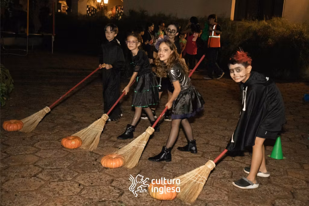 Cultura Inglesa de Dourados realiza a sua Halloween Party