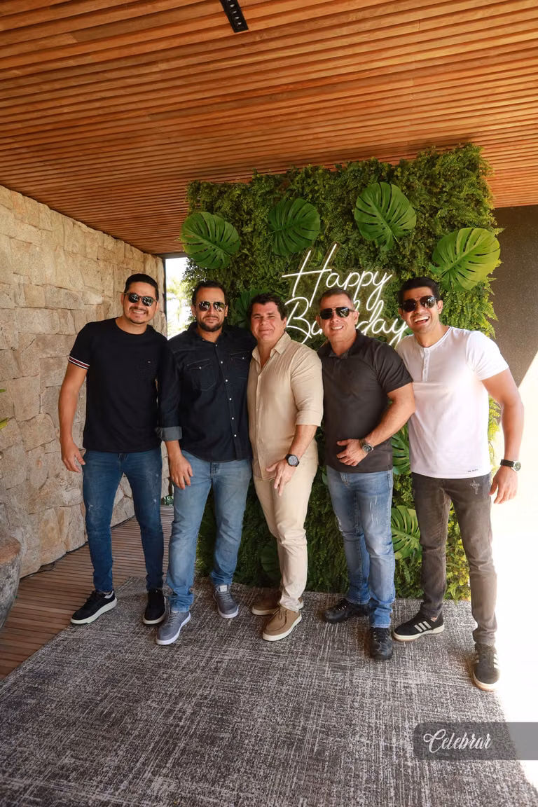 Cristiano Almeida comemora seus 38 anos em um almoço surpresa com amigos e parceiros – foto 163
