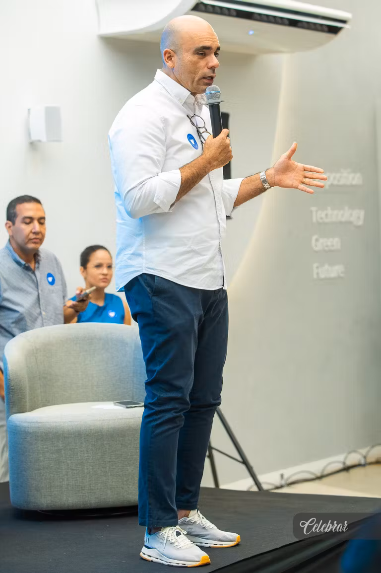 Networking e inspiração marcam a 2ª edição do Café com Negócios com o tema “Liderança que Gera Resultados” – foto 113