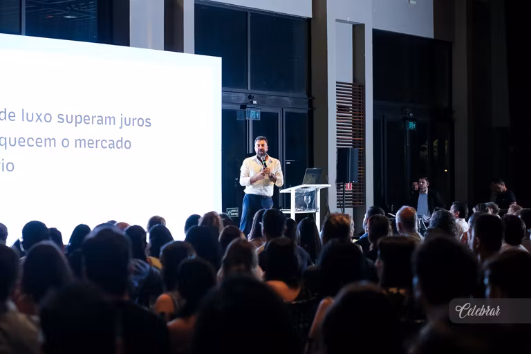 Veja mais registros da Masterclass “O Mercado de Luxo – Edição Especial Dourados”, com Carlos Ferreirinha – foto 281