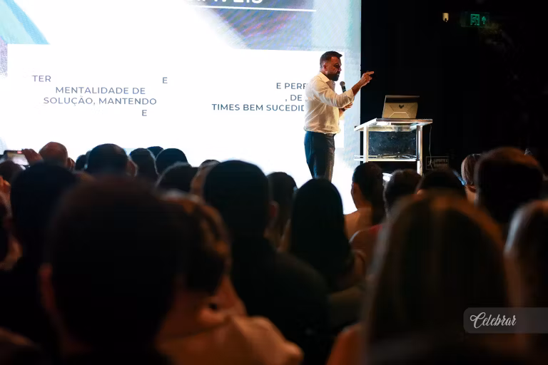 Veja mais registros da Masterclass “O Mercado de Luxo – Edição Especial Dourados”, com Carlos Ferreirinha – foto 87