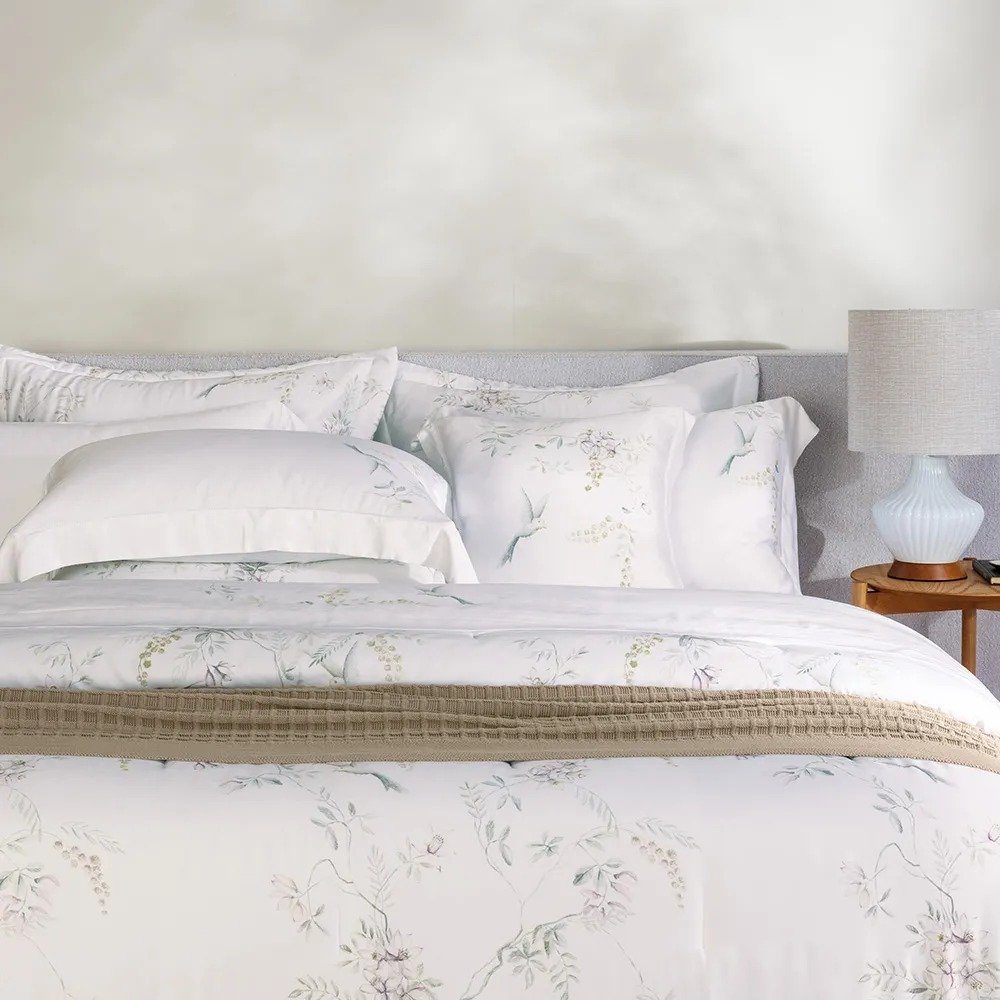Descubra a sofisticação e o conforto absoluto dos jogos de cama de bambu Trussardi