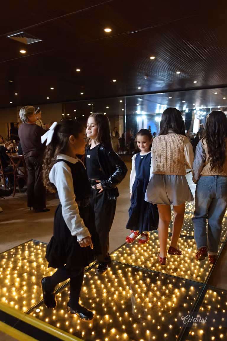 Uma noite marcada por uma celebração repleta de carinho, novidades e as novas tendências da Look Baby Store – foto 177