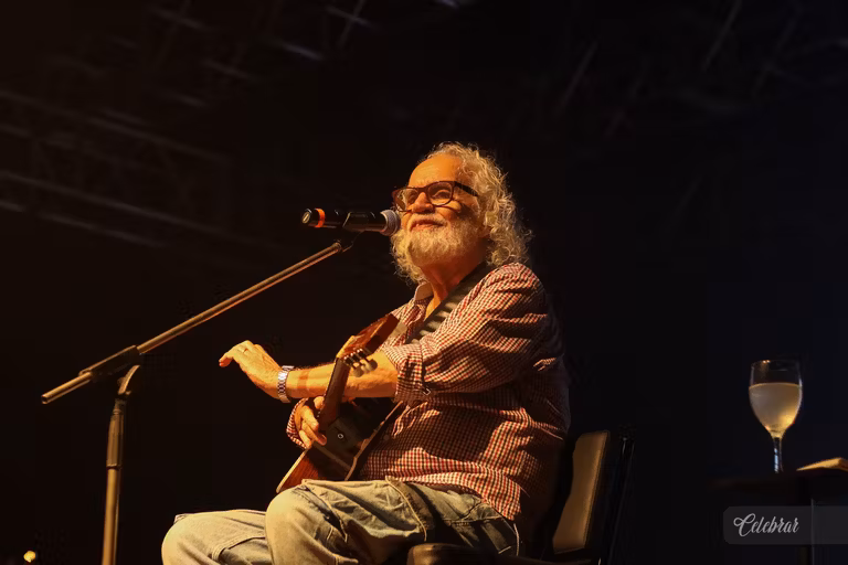 Uma noite para celebrar, cooperar e fazer o bem - 3° álbum – foto 20
