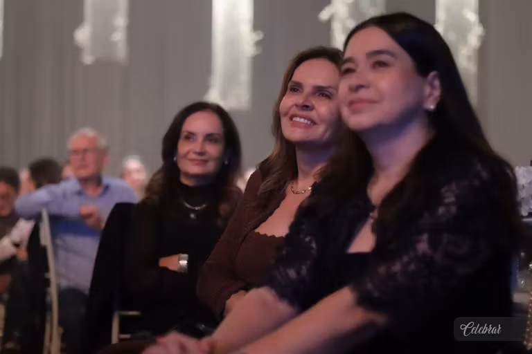 Uma noite para celebrar, cooperar e fazer o bem - 3° álbum – foto 56
