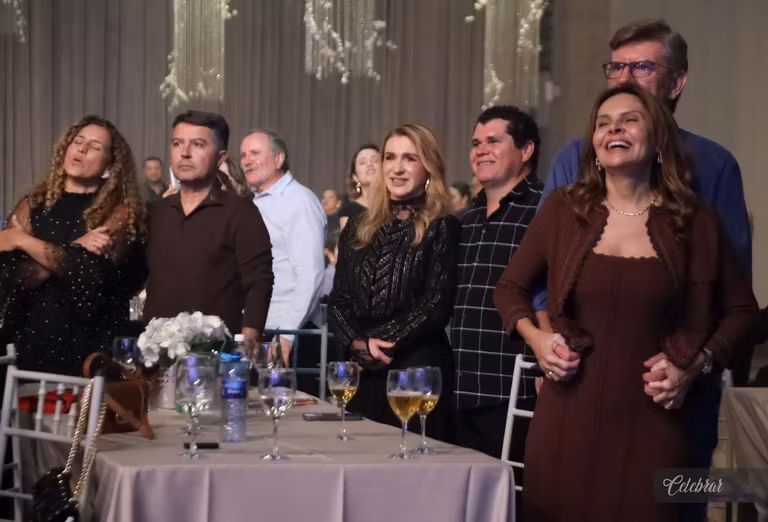 Uma noite para celebrar, cooperar e fazer o bem - 3° álbum – foto 70
