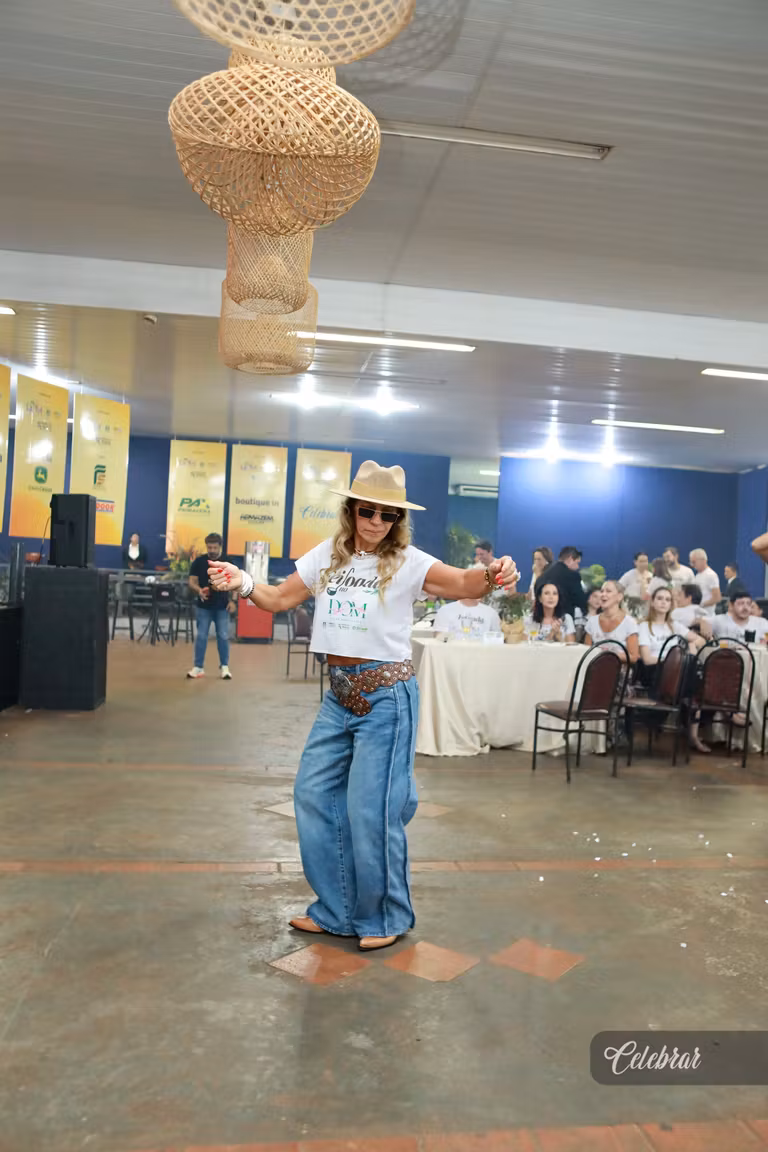 2º álbum - Celebrar no 22º LeiloDom: há 10 anos parceira do projeto, com lançamento da 41ª edição e capa da Dalmóbile Grupo FG. – foto 22