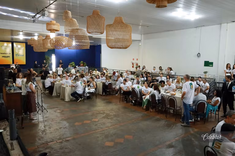 Celebrar no 22º LeiloDom: há 10 anos parceira do projeto, com lançamento da 41ª edição e capa da Dalmóbile Grupo FG. – foto 337