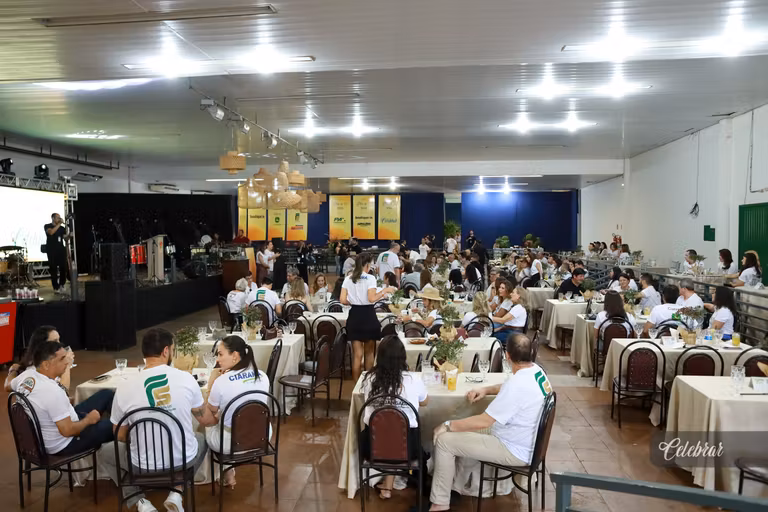 Celebrar no 22º LeiloDom: há 10 anos parceira do projeto, com lançamento da 41ª edição e capa da Dalmóbile Grupo FG. – foto 338