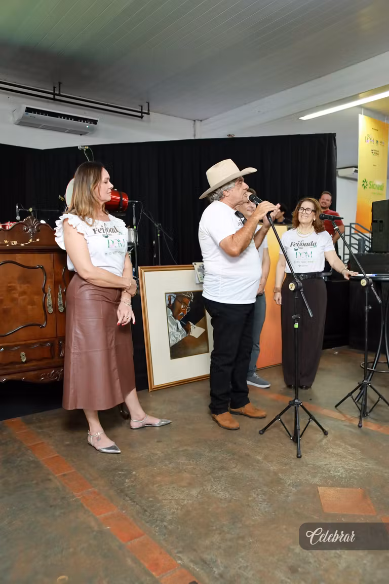 Celebrar no 22º LeiloDom: há 10 anos parceira do projeto, com lançamento da 41ª edição e capa da Dalmóbile Grupo FG. – foto 349