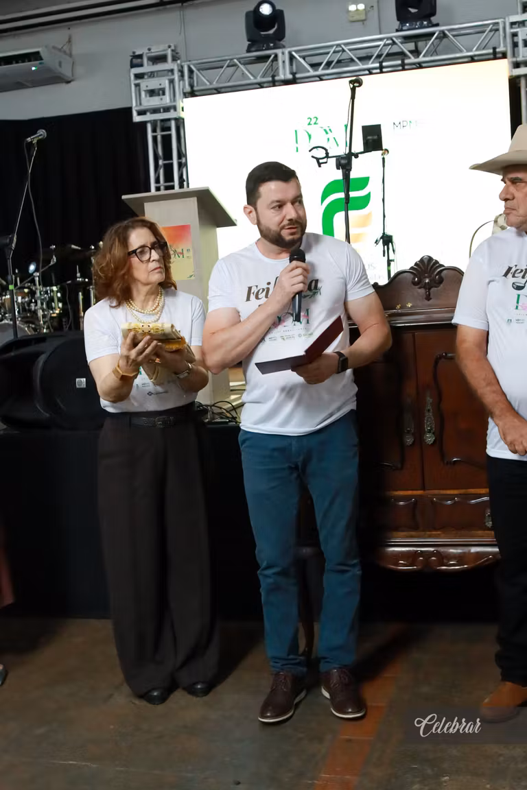 Celebrar no 22º LeiloDom: há 10 anos parceira do projeto, com lançamento da 41ª edição e capa da Dalmóbile Grupo FG. – foto 357