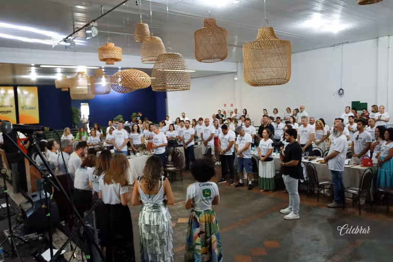 Celebrar no 22º LeiloDom: há 10 anos parceira do projeto, com lançamento da 41ª edição e capa da Dalmóbile Grupo FG. – foto 365