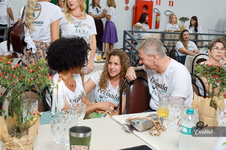 Celebrar no 22º LeiloDom: há 10 anos parceira do projeto, com lançamento da 41ª edição e capa da Dalmóbile Grupo FG. – foto 371