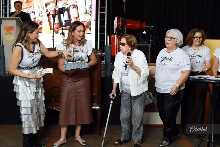 Celebrar no 22º LeiloDom: há 10 anos parceira do projeto, com lançamento da 41ª edição e capa da Dalmóbile Grupo FG. – foto 376