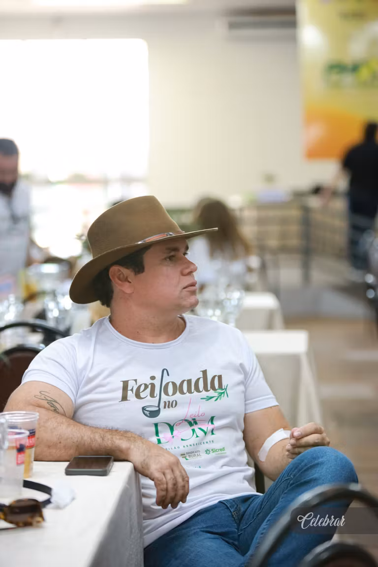 Celebrar no 22º LeiloDom: há 10 anos parceira do projeto, com lançamento da 41ª edição e capa da Dalmóbile Grupo FG. – foto 389
