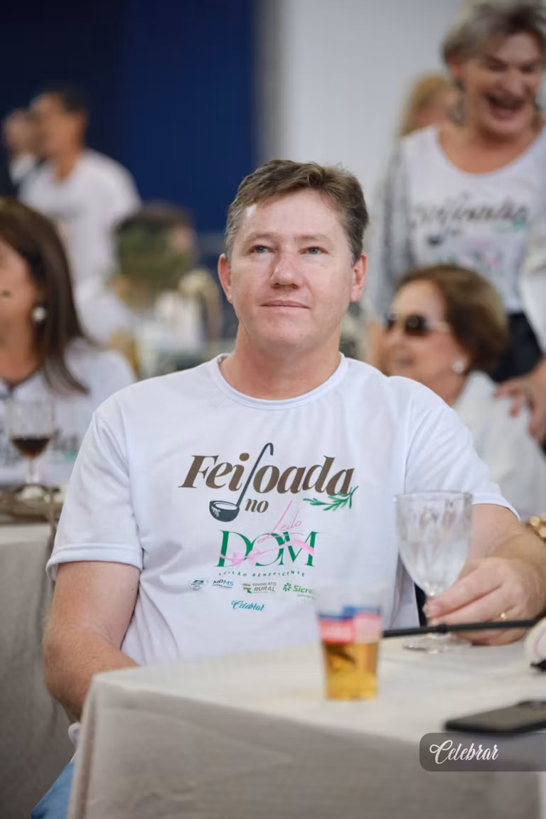 Celebrar no 22º LeiloDom: há 10 anos parceira do projeto, com lançamento da 41ª edição e capa da Dalmóbile Grupo FG. – foto 399