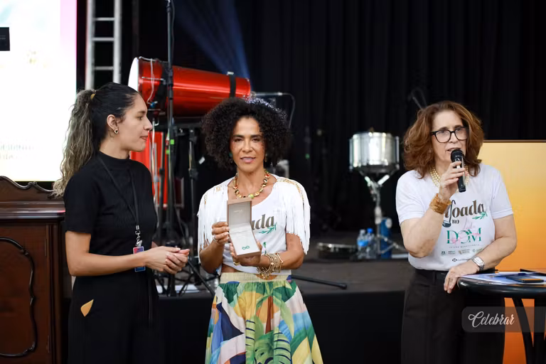 Celebrar no 22º LeiloDom: há 10 anos parceira do projeto, com lançamento da 41ª edição e capa da Dalmóbile Grupo FG. – foto 410