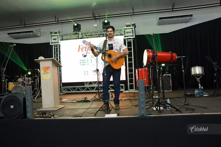 Celebrar no 22º LeiloDom: há 10 anos parceira do projeto, com lançamento da 41ª edição e capa da Dalmóbile Grupo FG. – foto 437