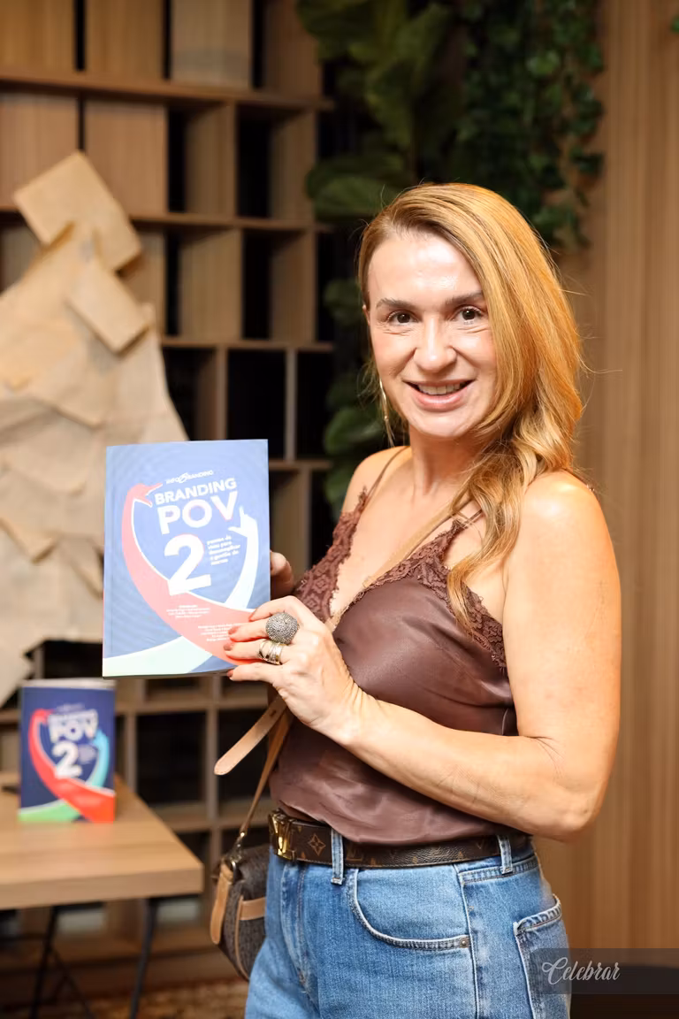 De Dourados para o Brasil: a especialista de brand Louise Irie é uma das autoras de Branding POV 2, lançado na Companhia dos Livros. – foto 78